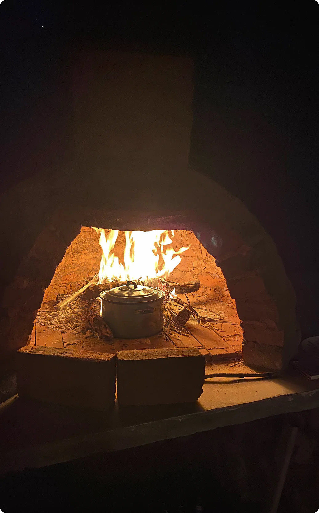 Horno de leña encendido