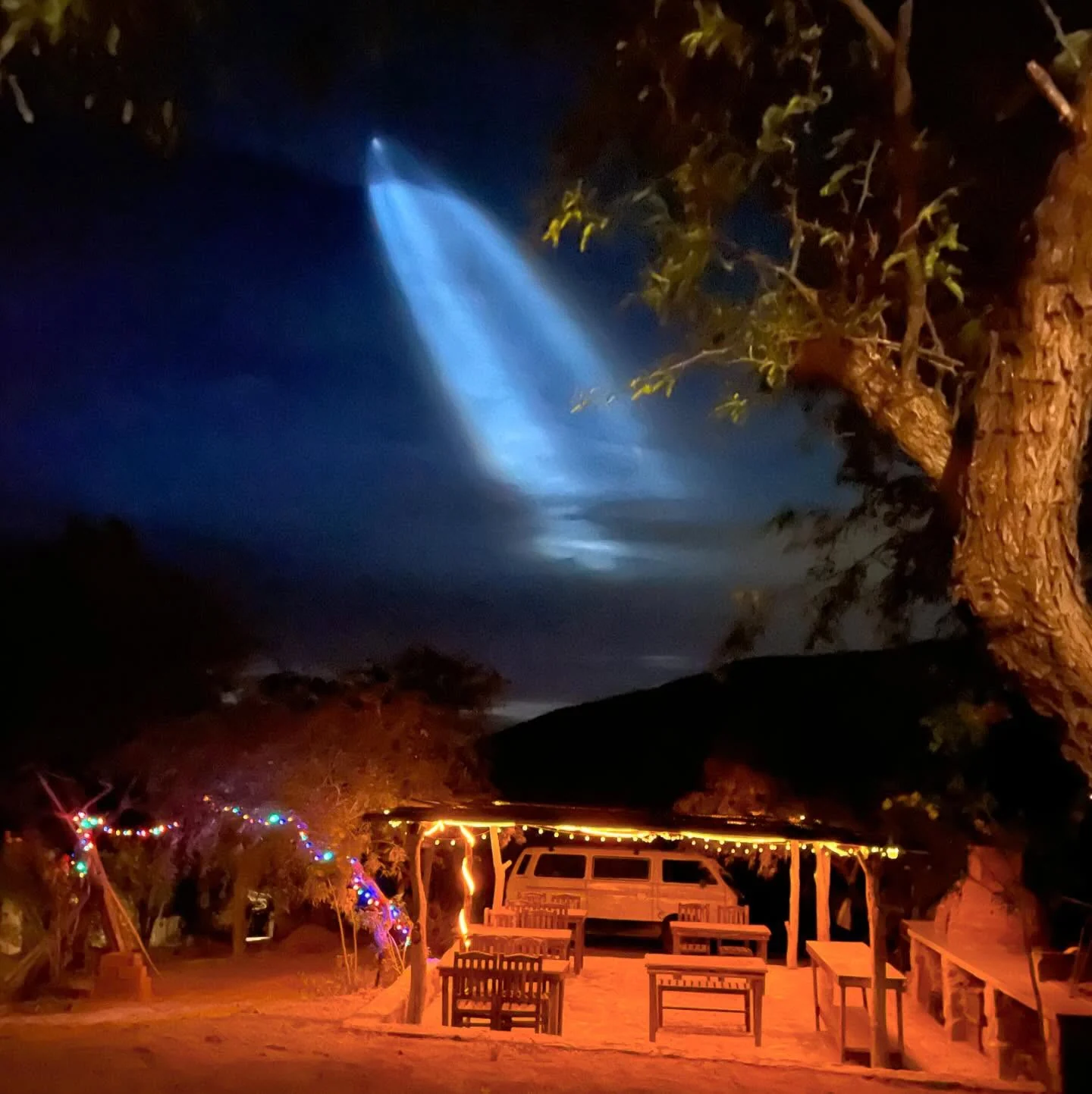 Vista nocturna de la sierra desde la finca